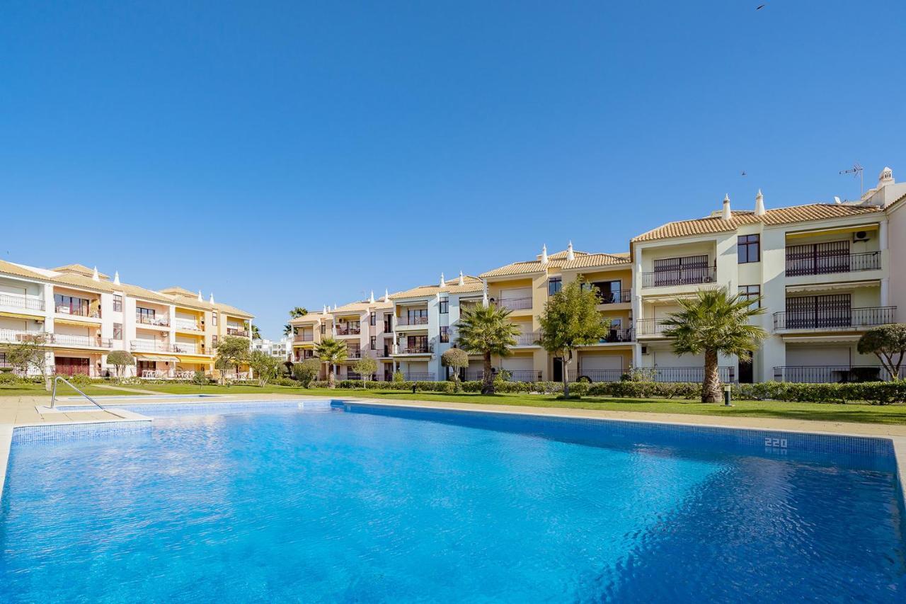 2 Bed Apartment, Quarteira, 10 Min Walk To Vilamoura Exteriör bild