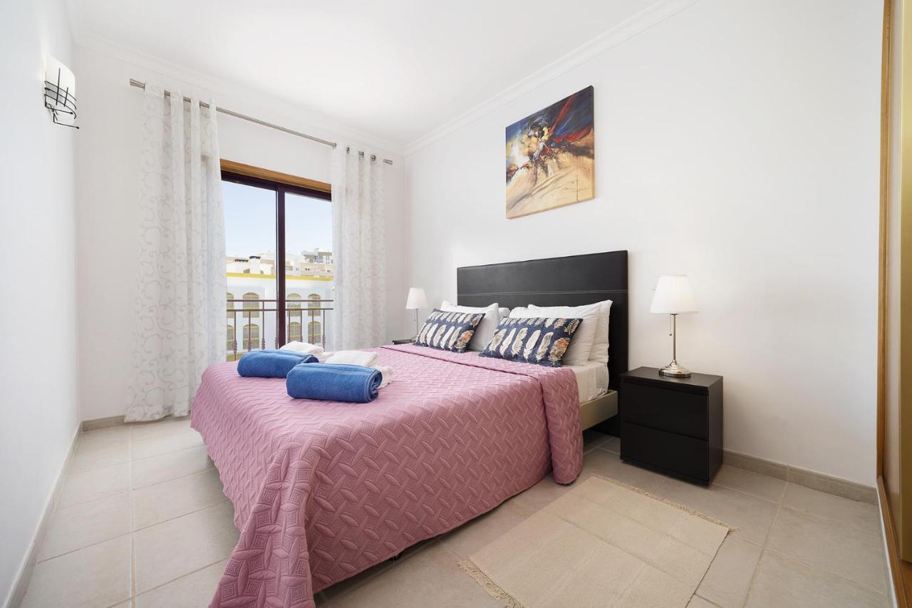2 Bed Apartment, Quarteira, 10 Min Walk To Vilamoura Exteriör bild