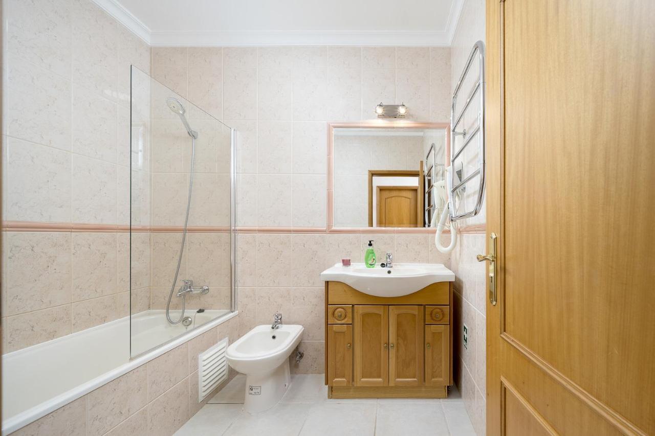 2 Bed Apartment, Quarteira, 10 Min Walk To Vilamoura Exteriör bild